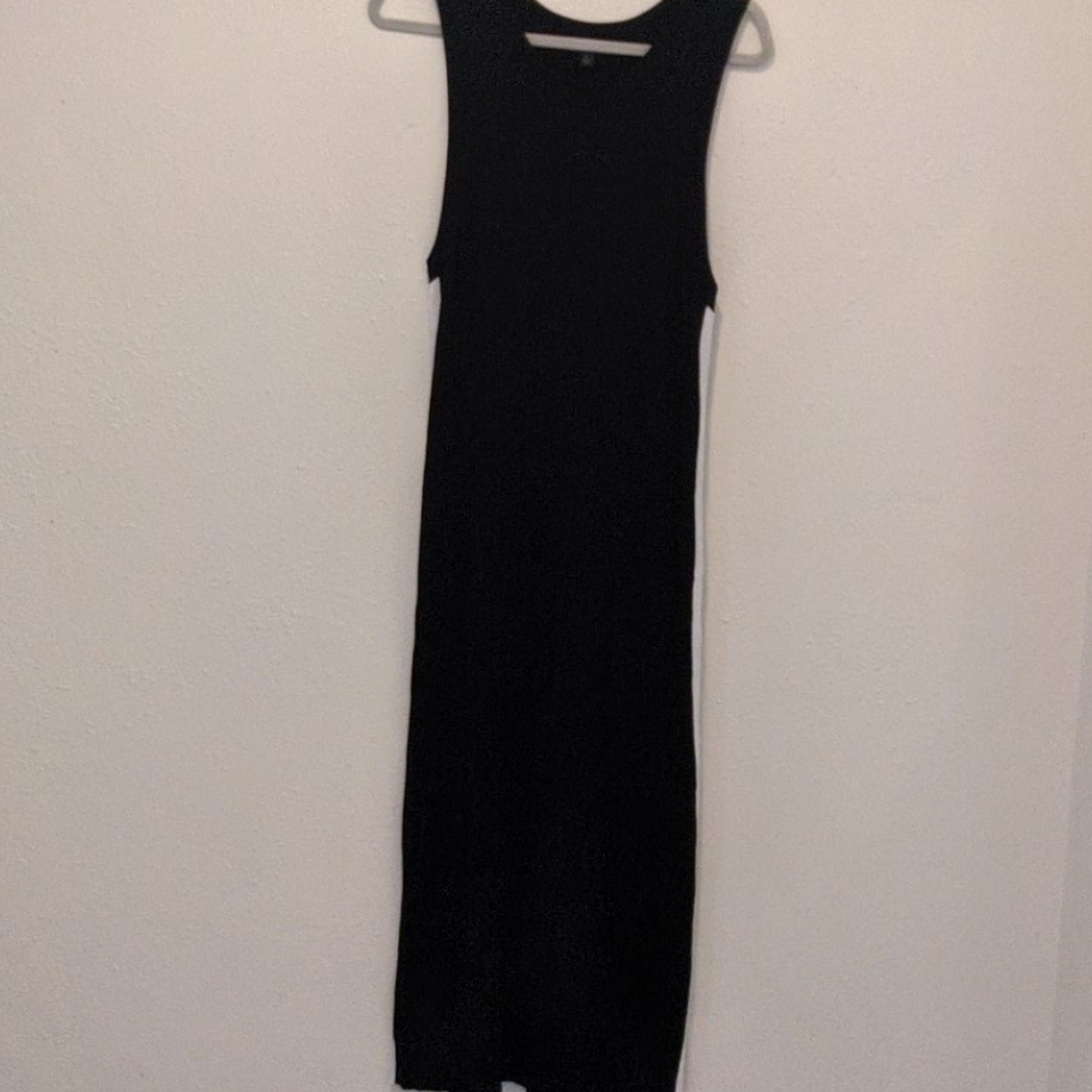 Sleeveless knit black and white midi dress